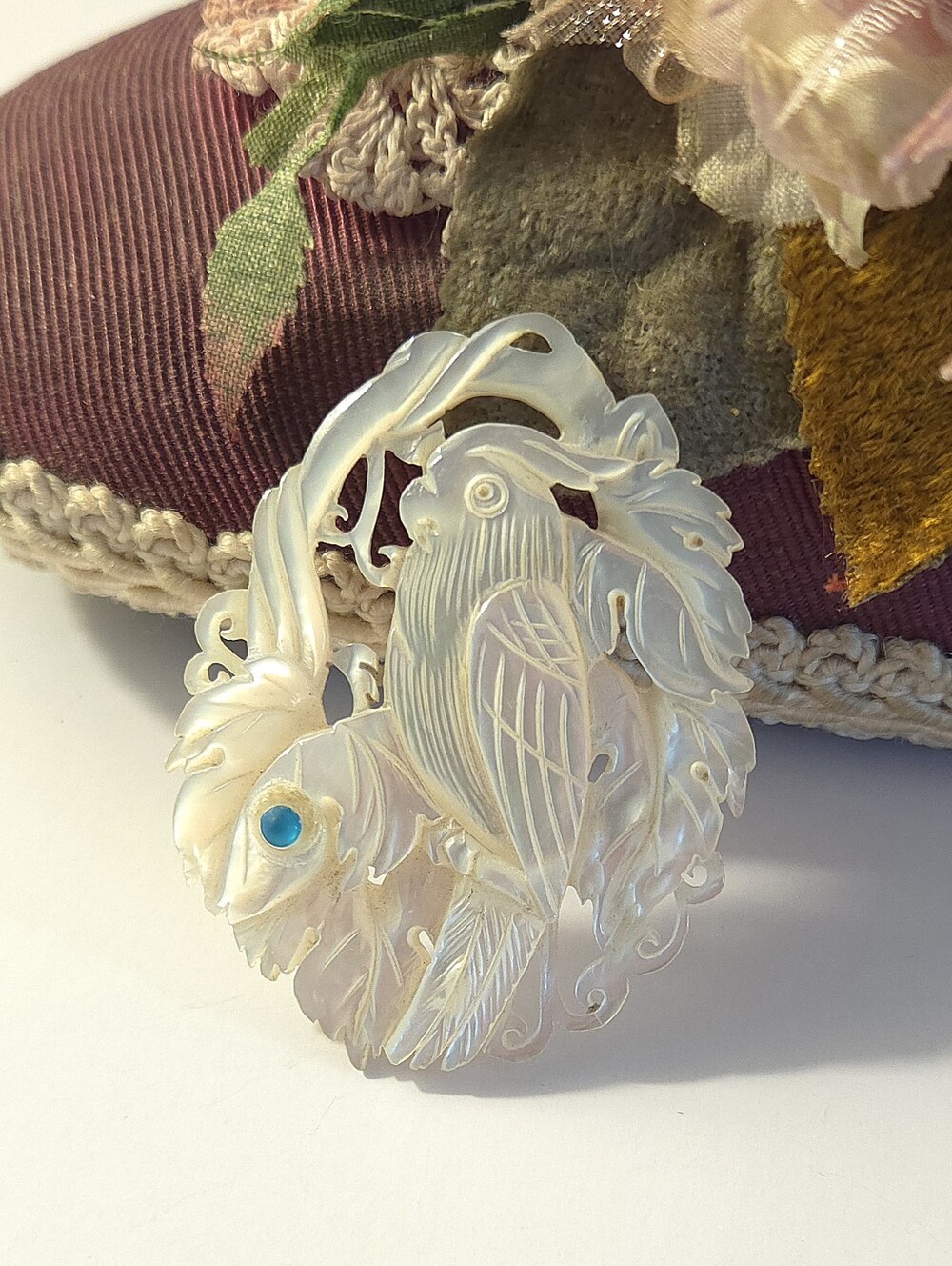 Vintage Bethlehem Mother Of Pearl Carved Bird Pendant or Charm Jewelry Making - Picture 2 of 7